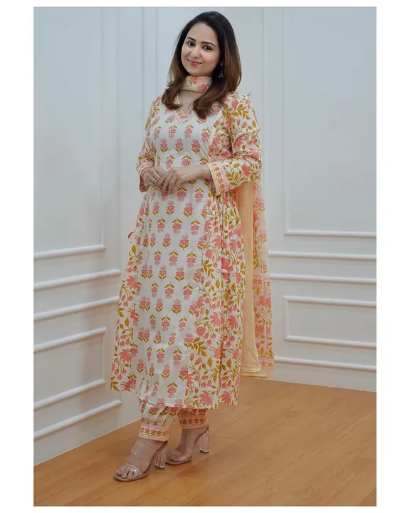 M/38,*  L/40,  XL/42,  *XXL/44,  3XL46, Cotton 60 60 Fabric  Printed Nayara Cut long Kurti  With pan uploaded by Online Ladies Dresses on 7/27/2023