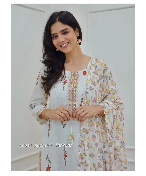❤️👗👗👗👗👗❤️

Summer Cotton Suit
Featuring sophisticated yet elegant Cotton Suit Set.
Which is dec uploaded by Mahipal Singh on 7/28/2023