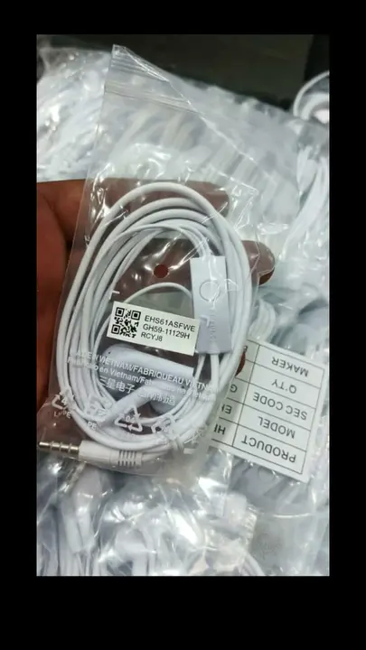 Ys earphones  uploaded by The accessories Hub on 7/28/2023