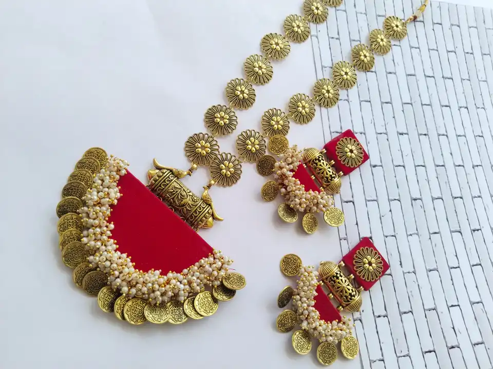 Hot red necklace with earrings set uploaded by The serene by Rainvas on 7/28/2023
