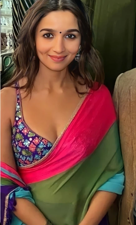 Aalia bhat latest trending saree song "Jhumka " uploaded by business on 7/29/2023