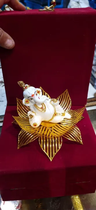 Lotus gold foiled takiya ganeshawith velvet pack uploaded by Nathu ram hazari lal rustagi jewellers on 7/31/2023
