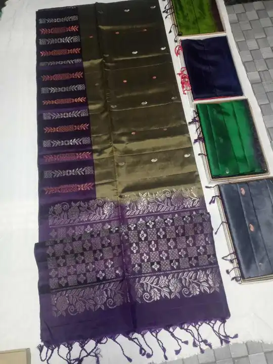 Littlie turning handloom silk sarees  uploaded by Pure handloom saree weaving on 8/2/2023