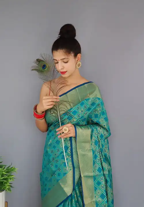 *_PURE PATAN PATOLA SILK SAREE WITH ALL OVER WEAVED DESIGN AND BROCADE BORDER WITH RICH PALLU uploaded by Miss Lifestyle on 8/2/2023