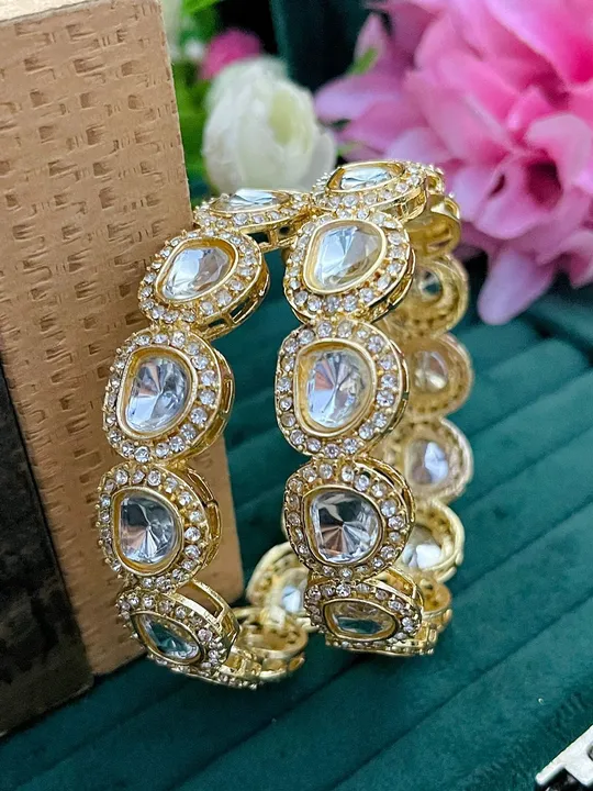 Beautiful Premium Quality Kundan Bangle Set Of 2 Pc’s…
Size 2/4-6-8-10
 uploaded by Jewelery outlet on 8/3/2023