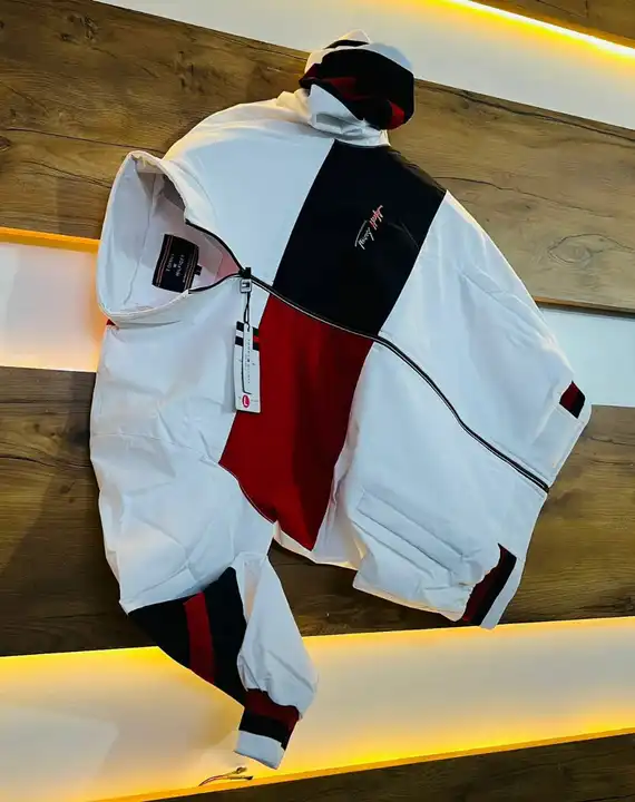 Post image *TOMMY HILFIGER WINDCHEATER TPU*
Size-L XL XXL 👈
4 COLOURS 
12 PIECES SET
*Price -399/-*👈👈👈

ALL Over india 🇮🇳 Delivery 🚚
💯%Cash On Delivery 👈
Only Shipping Charge Advance 🙏
*MOQ-36,Pcs*
Call/whatsapp
9123154732