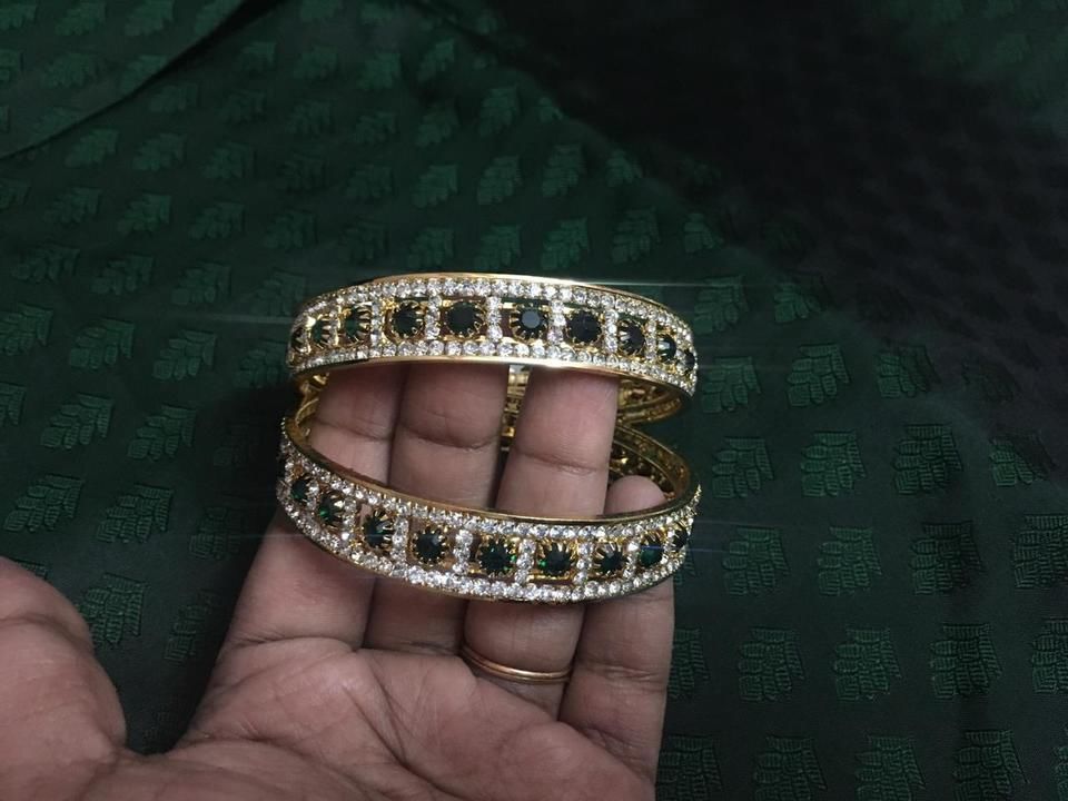 Emerald stone bangle uploaded by Adrasakka fashion house on 3/18/2021