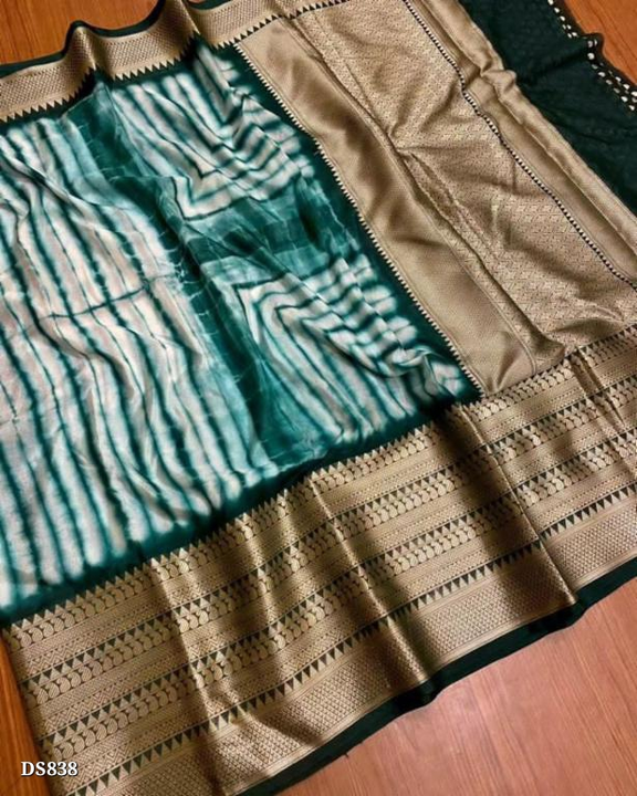 Hand women bnarsi saree  uploaded by Sk manufacturing on 8/4/2023
