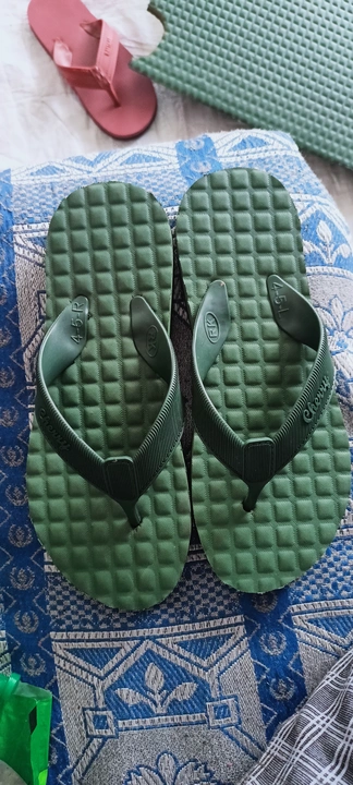 Ladies chappal uploaded by business on 8/4/2023