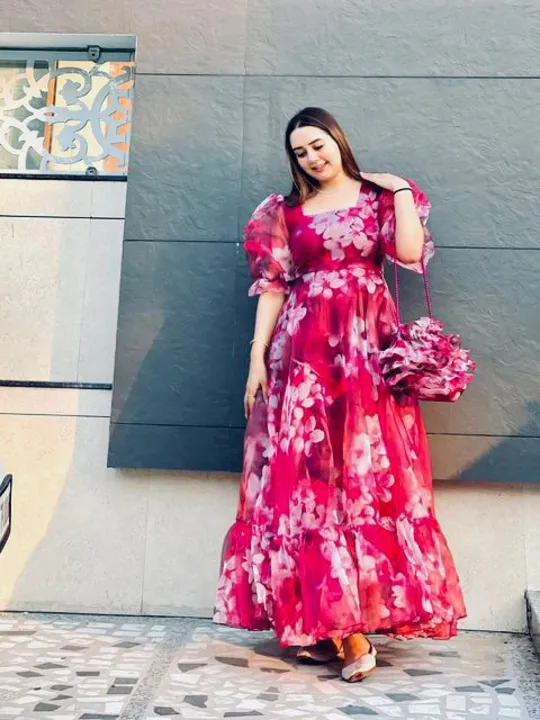 “ Classic Square neck organza Floral Maxi “ 💞

As Said Maxi Is Never Out Of Fashion Here Adding One uploaded by Villa outfit on 8/5/2023