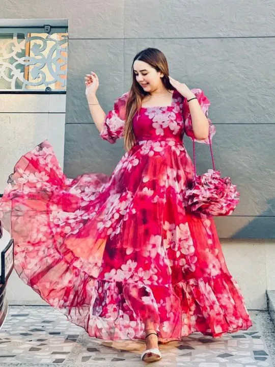 “ Classic Square neck organza Floral Maxi “ 💞

As Said Maxi Is Never Out Of Fashion Here Adding One uploaded by Villa outfit on 8/5/2023