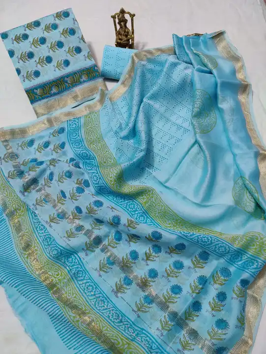 maheshwari* dress Material with nakshi boder*
 uploaded by Saree manifucher on 8/5/2023