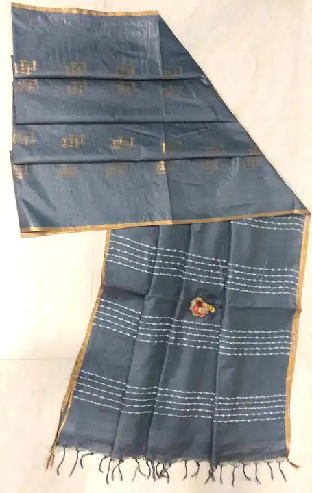 Attractive Collection's 🌾

🥻 Kota Viscose silk saree with weaving zari box design 

👉🏻Length

Sa uploaded by Weavers gallery on 8/6/2023
