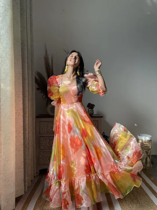  Peach maxi 😍

This Peach Floral Maxi
Dress Is A Perfect Party Must Have. The Contrasting Colors Co uploaded by Villa outfit on 8/8/2023