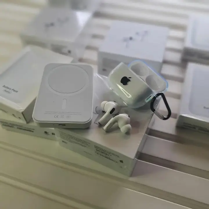 *Apple Airpods Pro 2nd Generation & Apple Magsafe Powerbank*

 uploaded by starlytemobile  on 8/8/2023