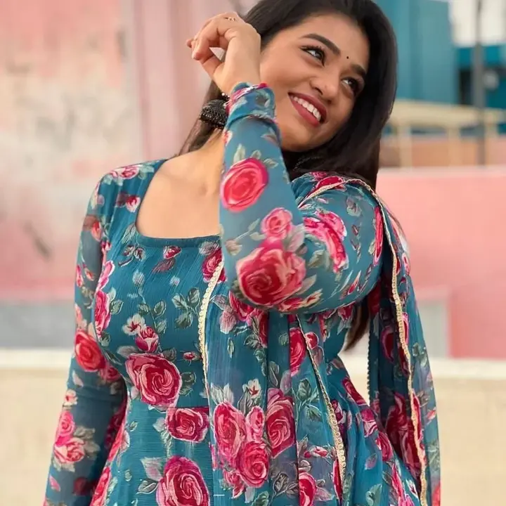 f 	COD ₹ 950 *launching😘 flower 💙❤️maxy gown with Dupatta*

For Regular updates :  

https://chat. uploaded by business on 8/9/2023