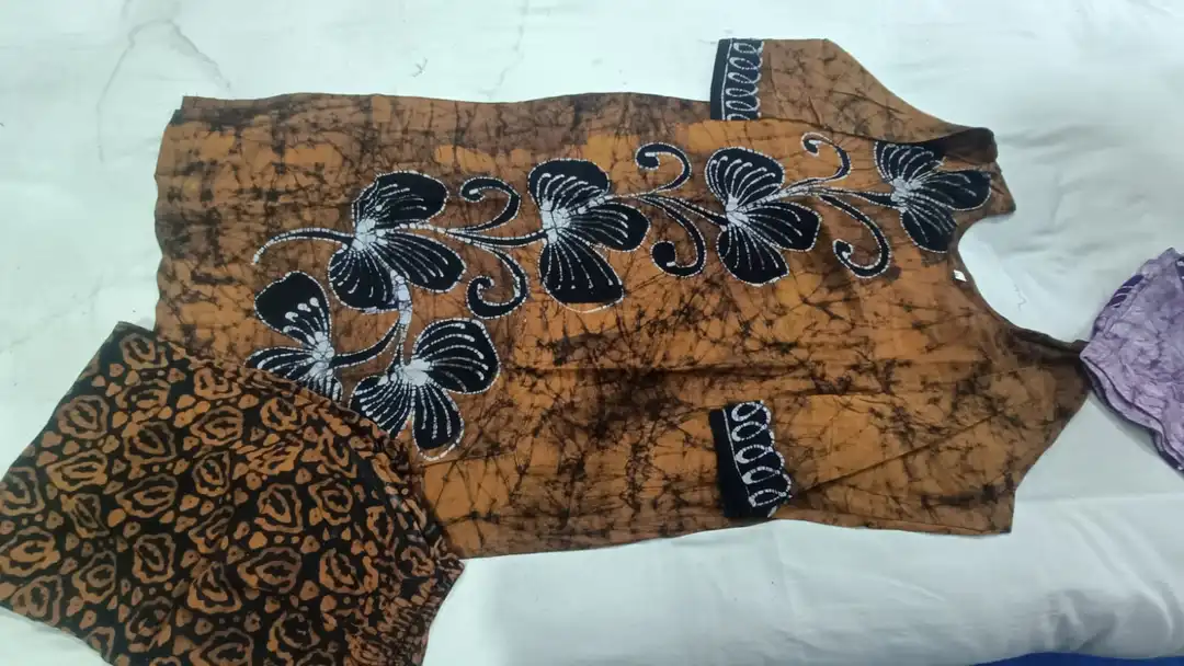 Kurti plazoo set reyon fabric.  uploaded by Sajida batik on 8/9/2023
