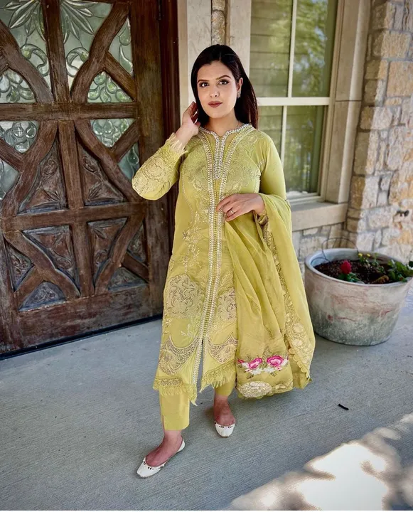 Saira sakira pakistani suits  uploaded by Shri Hari prints on 8/10/2023