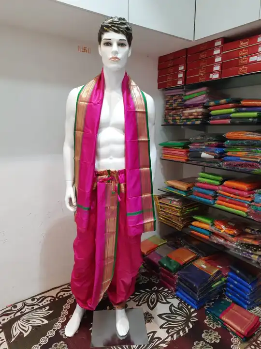 Dhoti with uparne uploaded by SAMARTH PAITHANI WHAT'S UP on 8/11/2023