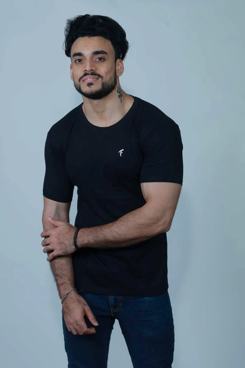 Fableat solid men's t-shirt black uploaded by PKM EXPORTS PVT LTD on 8/12/2023