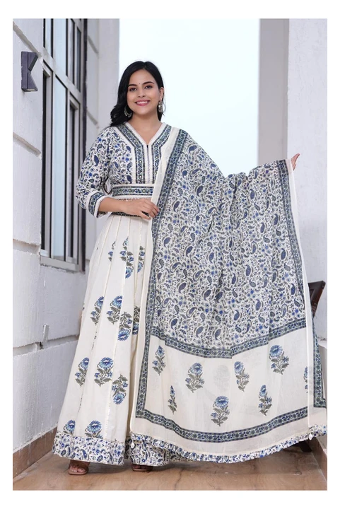 Crop top with lehenga & dupatta  uploaded by business on 8/14/2023