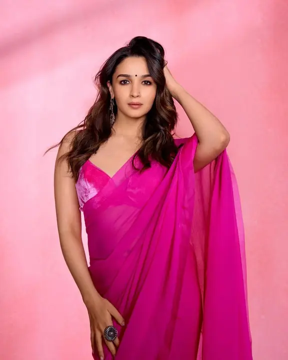 Alia bhatt pink Georgette saree  uploaded by Kasturi Trendz on 8/14/2023