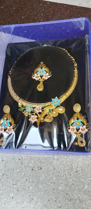 Jewelry set uploaded by Online shop on 8/15/2023