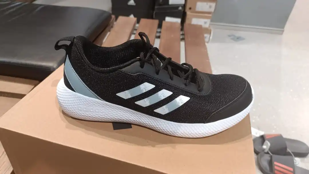 Original Addidas uploaded by business on 8/15/2023