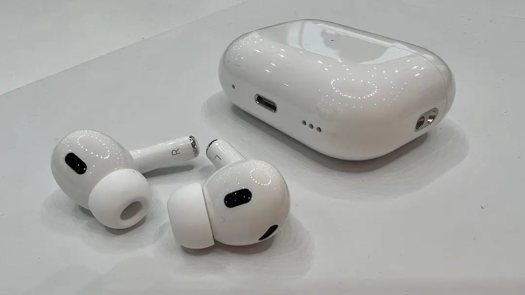 Apple airpod uploaded by business on 8/21/2023