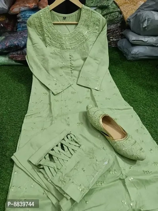 Post image I want 11-50 pieces of Kurti at a total order value of 500. Please send me price if you have this available.