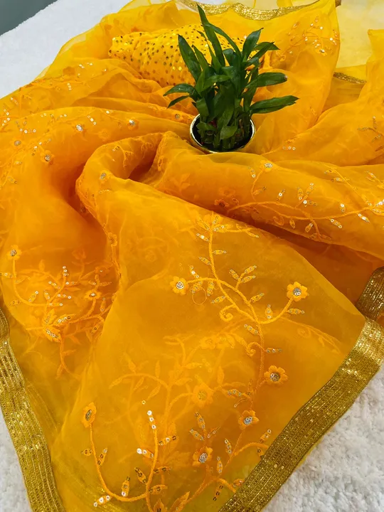 Exclusive Organza || 

*D.No.13085*

Anya (₹) 1170/-

Pure organza silk saree in a solid color with  uploaded by Maa Arbuda saree on 8/22/2023