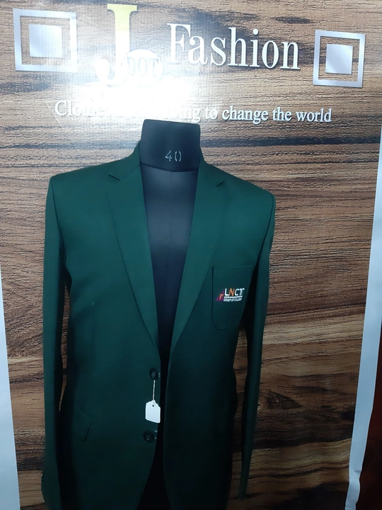 Post image I want 100 pieces of Commercial and Academic Uniforms at a total order value of 500. Please send me price if you have this available.