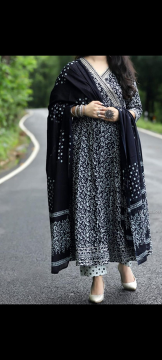 Malli haevy zari lace work kurti set uploaded by Kalli Fashion on 8/25/2023