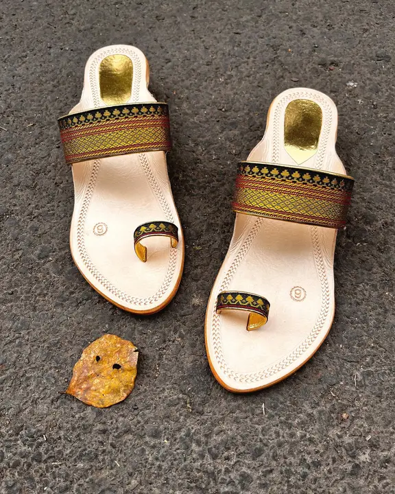 Post image I want 1-10 pieces of Kolhapuri chappal  at a total order value of 1000. I am looking for Kolhapuri chappal 6/1 7/1 8/1 9/2. Please send me price if you have this available.