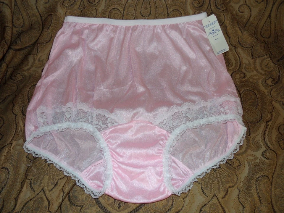 Panty uploaded by Baby and women cloth store. 80876 06451  on 8/27/2023