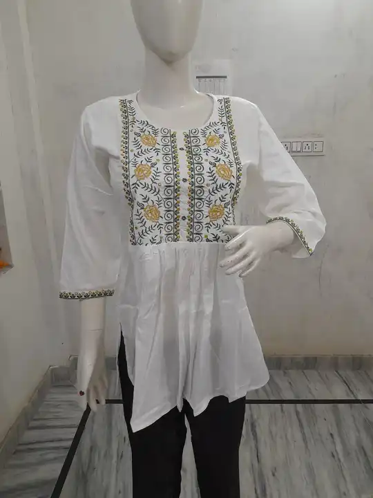 Women's short kurtis uploaded by Maruti ethnic fashion on 8/29/2023