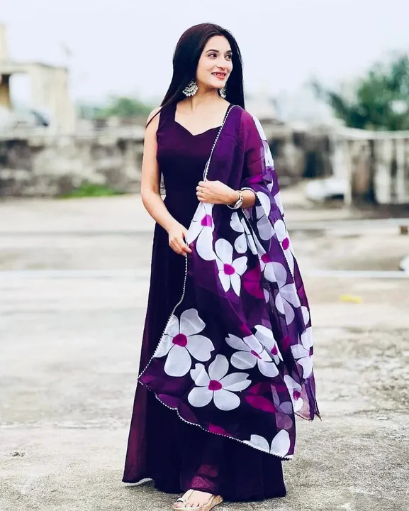 Purple solid kurta set with floral dupatta 💜 🌷
• *Details for kurta*

Material Georgette 
Length 5 uploaded by Villa outfit on 8/29/2023