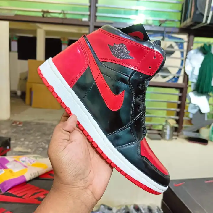JORDAN 1 RETRO HIGH OG PATENT BRED uploaded by The shoes factory on 8/31/2023