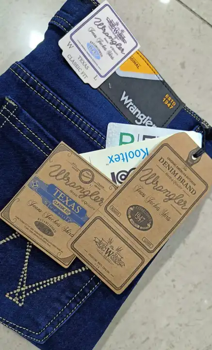 Six pocket jeans  uploaded by Bhatia traders on 9/2/2023