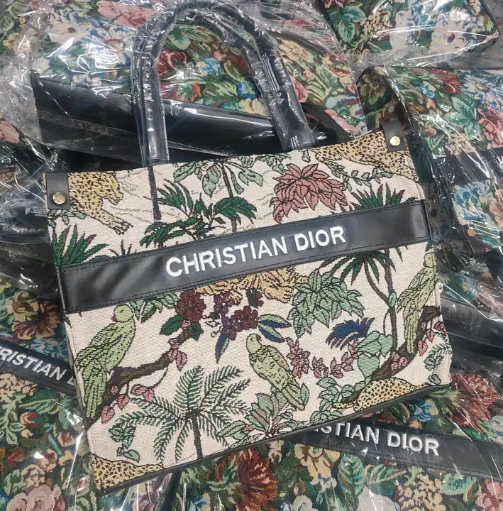 Post image *NEW ARIVAL💍*

Christian Dior

*NEW &amp; FRESH MODEL ARRIVAL NOW IN TOWN* 🫶🏻💫❤‍🔥

_PREMIUM  QUALITY 
_BEAUTIFUL  AND ATTRACTIVE 
_HIGH END QUALITY  _MATERIAL  USED ITS CALLED JACQUARD🥰

*FEEL THE LUXURY IN YOUR HAND*💯✝️

_QUALITY SUPER SE BHI UPER_🎉💖

*only for 💍quality lovers*

*1 BIG COMPARTMENT WITH IMPORTED CAIN ROW🎀

*INSIDE POCKET &amp; 2SLIP POCKETs*🎀

*YOU CAN ACCOMMODATE LAPTOP*🎀

*CAN HOLD 1L BOTTLE,  TIFFIN box , A PAIR OF CLOTHES, DIARY, UMBRELLA, AN MUCH MORE MAM*🎀

_NOW AVAILABLE  IN 5 COLOR_ 🎀

*NOTE FOR QUALITY &amp; COLOR WE  WILL GIVE YOU THE VIDEO 🥳🌸


Size_12  by 16 inch ~ 5 base