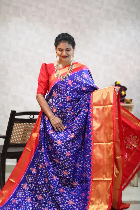 Pochampally ikkat silk sarees with contrast plane blouse uploaded by RR handlooms on 9/3/2023