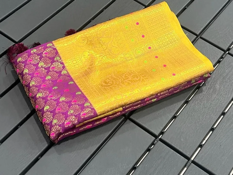 Dazzle shine traditional saree uploaded by Suyukti Creation on 9/5/2023