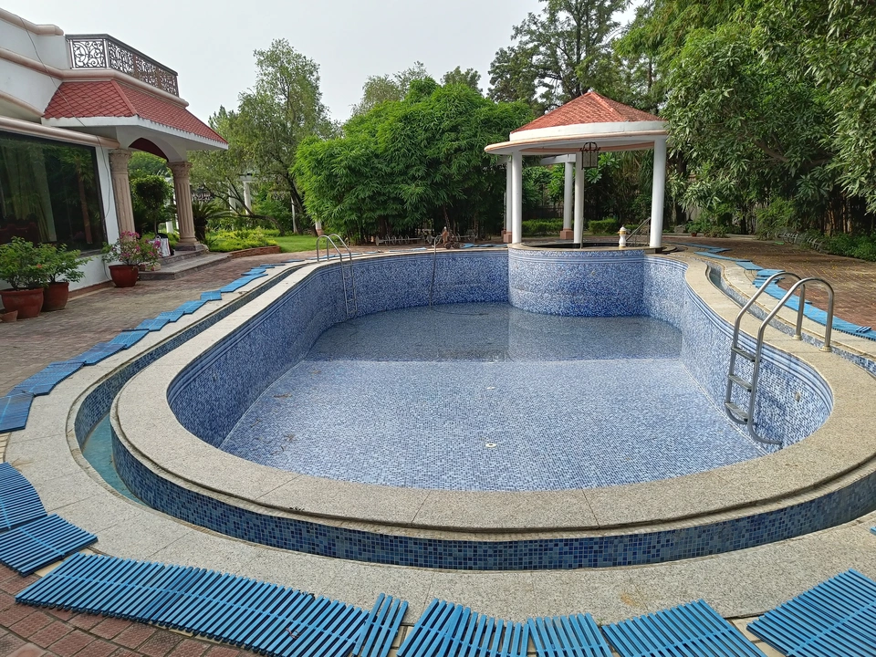 Swimming pool and civil jacuzzi  uploaded by business on 9/8/2023