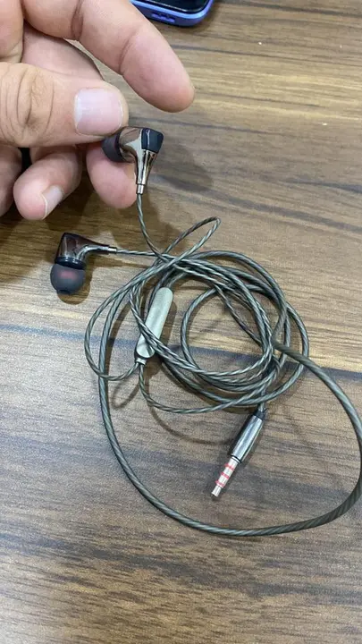Wired earphone  uploaded by business on 9/11/2023