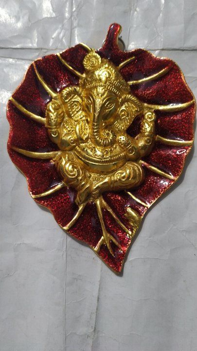 Metal Golden and Red mina work hanging Ganesha for home decor and Gift purpose uploaded by RR TRADING COMPANY on 3/21/2021