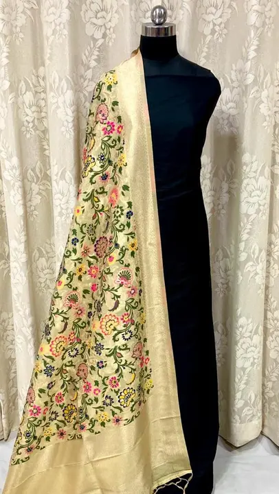 Post image I want 11-50 pieces of Suits and dress material at a total order value of 1399. I am looking for BANARASI SILK SUIT top and bottom 5 mt dupata multicolored weaving jaal 2.5 mt @1399 shipping free🌷. Please send me price if you have this available.