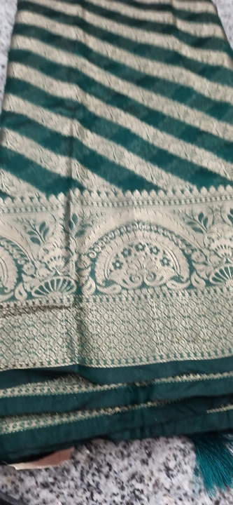 Heavy weaving soft organja fabric bnarsi look saree very beautiful  uploaded by Fashionmax on 9/17/2023