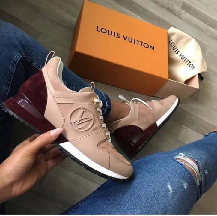 Post image Louis Vuitton full imported price only 800 
DM me 7219810443