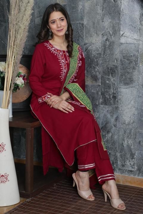 Post image WE SHIP WORLDWIDE

RAYON EMBROIDERY KURTI PANT WITH COTTON DUPATTA
 SIZE M TO XXL

PRICE- 755 /- freeship