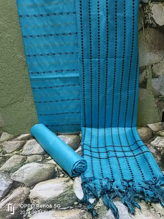 🥻Katan silk with weaving design suit piece

Top
Bottom
Dupatta

👉🏻2.5 meter each
 uploaded by Weavers gallery on 9/23/2023